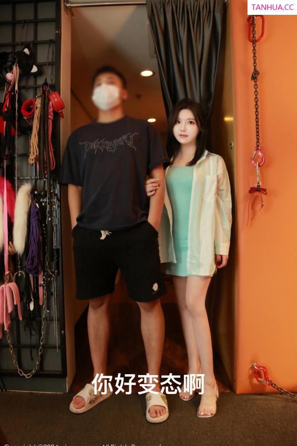   [XiuRen]高清写真图 2024.08.02 No.8956 小薯条nienie 黑丝美腿第3张图片